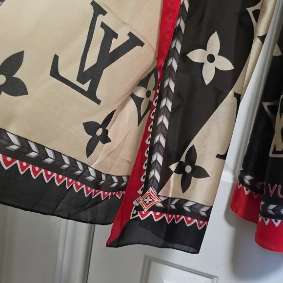 Louis Vuitton NWT Black and Red Scarf - Picture 5 of 11